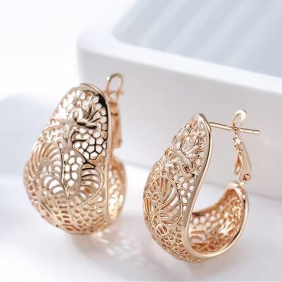 585 Rose Gold Color Glossy Earrings - Picture 3 of 5